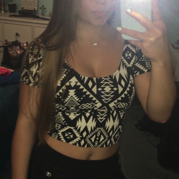 Patterned Crop Top - Picture 4 of 4